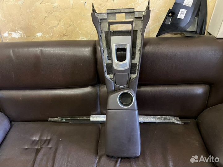Подлокотник Porsche Panamera Turbo 970