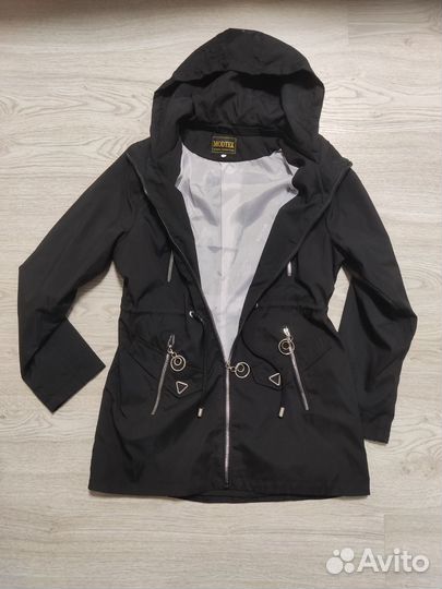 Ветровка женская