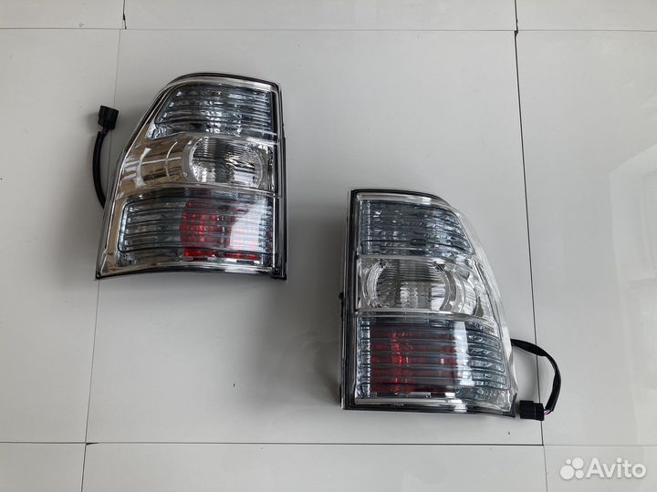 Фонарь задний (1шт) Mitsubishi Pajero 4