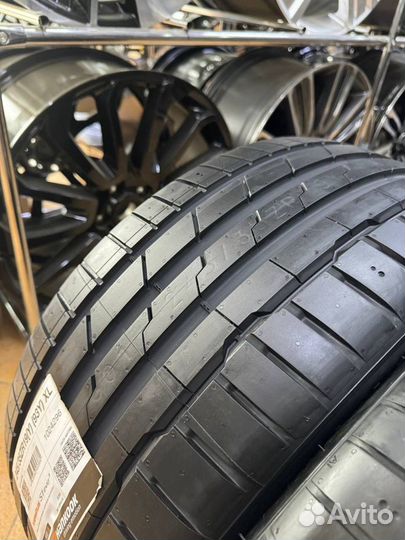 Hankook Ventus S1 Evo 3 K127 245/35 R19 и 275/30 R19