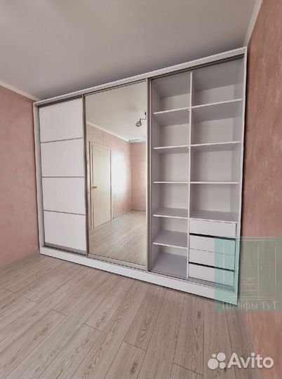 Шкаф с зеркалом