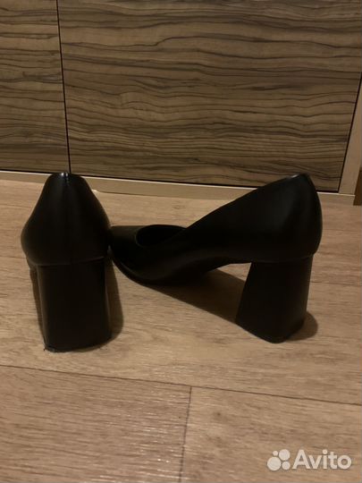 Туфли черные на широком каблуке