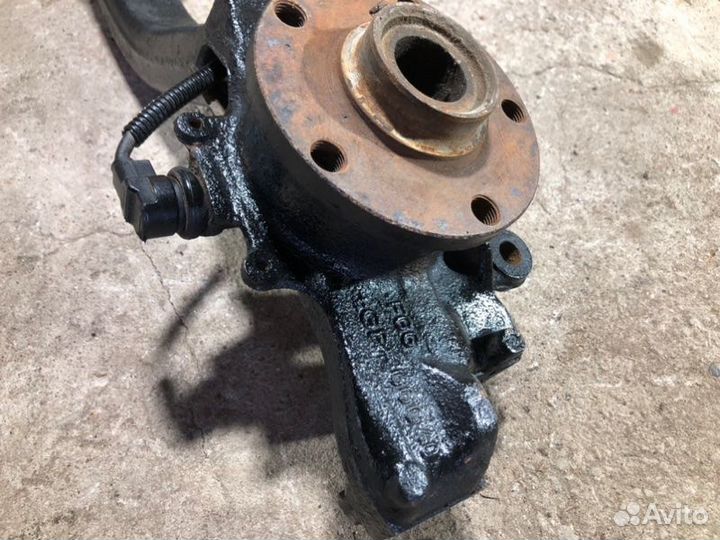 Кулак поворотный левый Audi A6 C5/4B 2.5TDI AKE