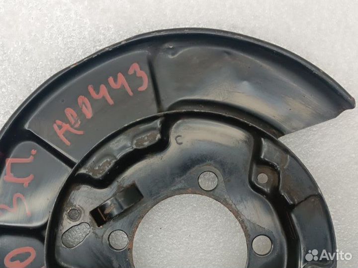 Пыльник тормозного диска задний правый Toyota Rav4