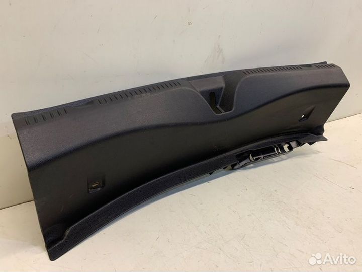 Накладка замка багажника Mercedes-Benz E-Class