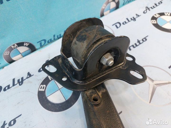 Кулак поворотный задний левый Bmw 325I E46 LCI