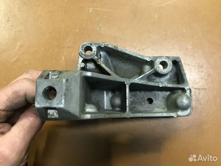 Крепления кпп VW Golf 4 1.4 2001г