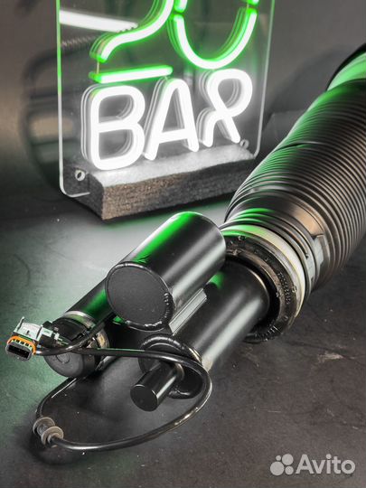 Передняя правая пневмостойка Mercedes-Benz S-class