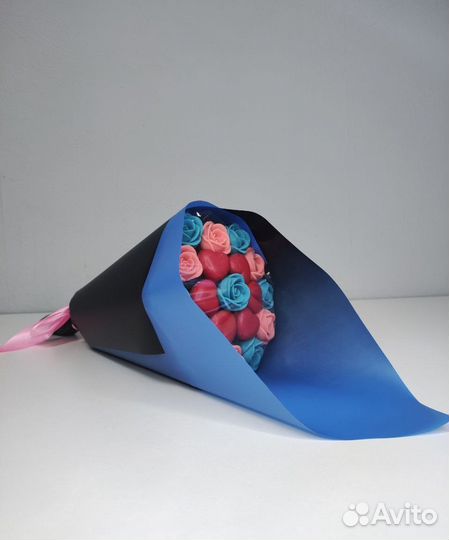 Шоколадные Розы и Сердца - 19 шт в Букете