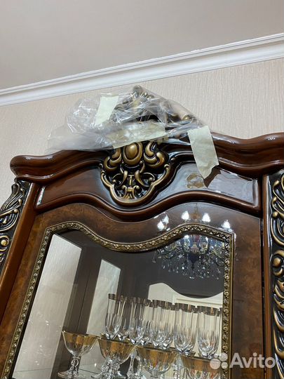 Шкаф витрина