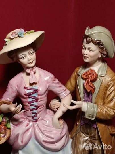 Фарфоровая статуэтка Каподимонте