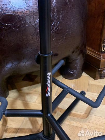 Стойка на 3 гитары SounbKing