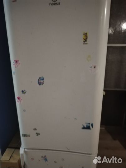 Холодильник Indesit, две камеры, самовывоз