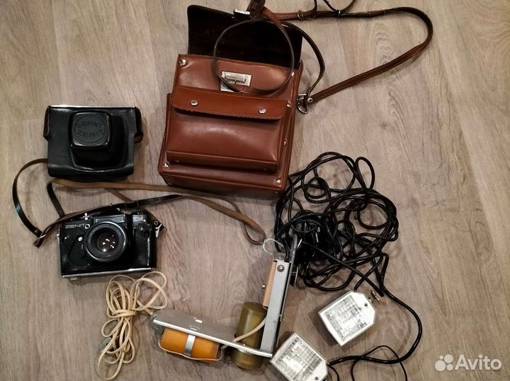 Фотоаппарат Зенит ем/ фотовспышка Луч 70 СССР