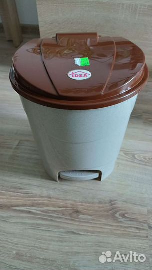 Мусорное ведро урна с педалью. Ведро для воды