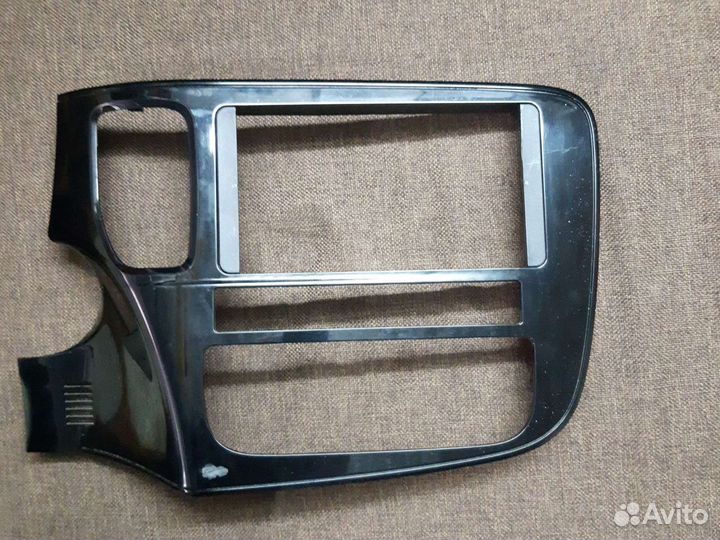 Рамка магнитолы аутлендер 3