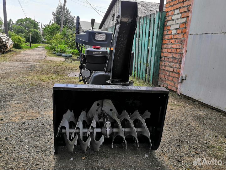 Снегоуборщик бензиновый Hyundai S 1170 б/у