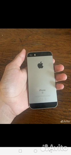 Телефон iPhone SE 2016