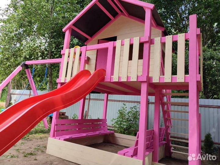 Детские деревянный домик на сваях