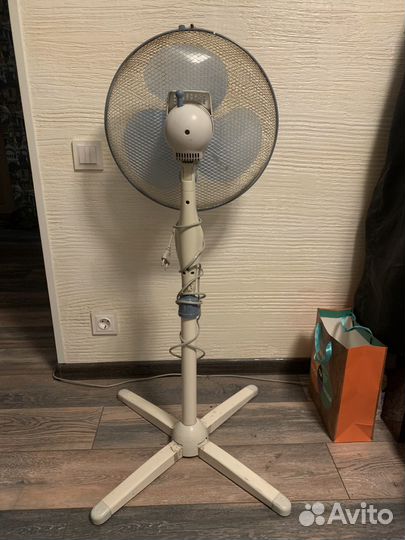 Вентилятор напольный / настольный