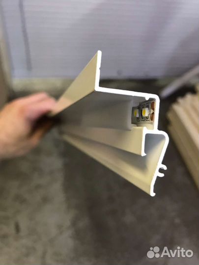 Парящий профиль для натяжных потолков