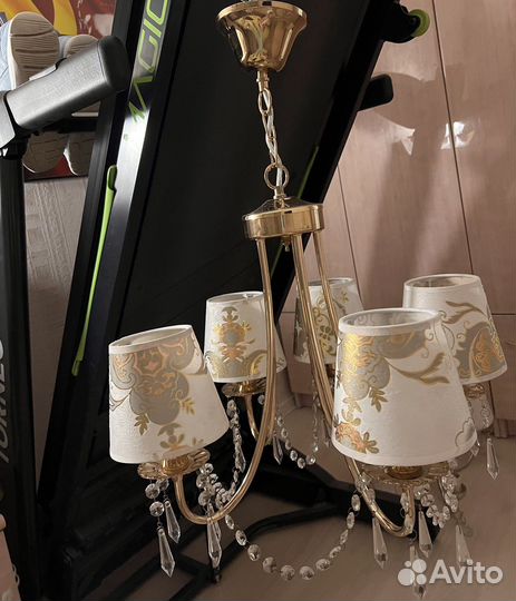 Люстра на 5 лампочек. Лампочки в подарок:)