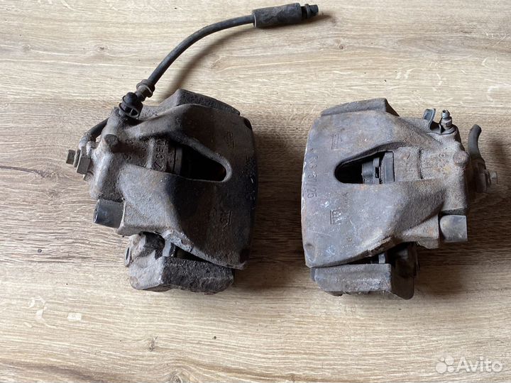 Opel zafira а передний суппорт L-R