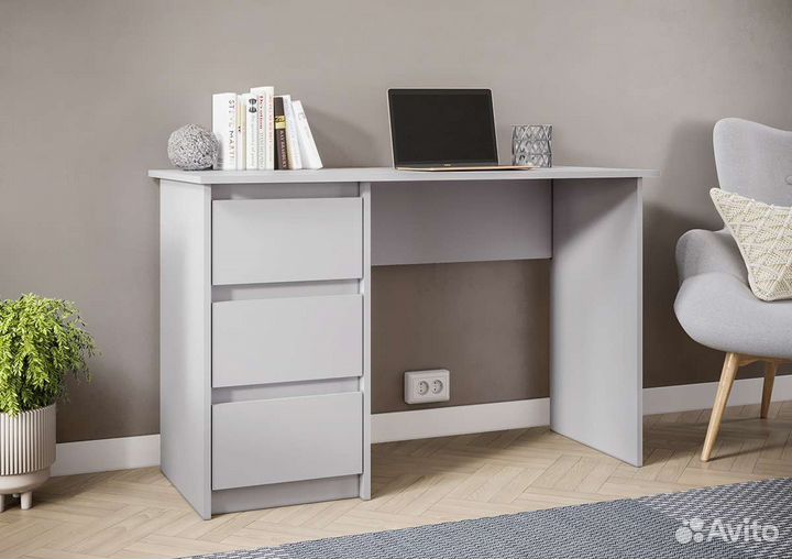 Стол письменный с ящиками