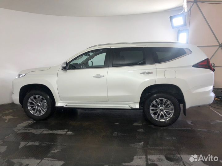 Mitsubishi Pajero Sport 3.0 AT, 2022