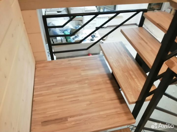 Лестница на металлическом каркасе