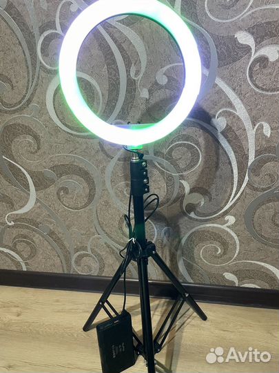 Кольцевая светодиодная лампа со штативом