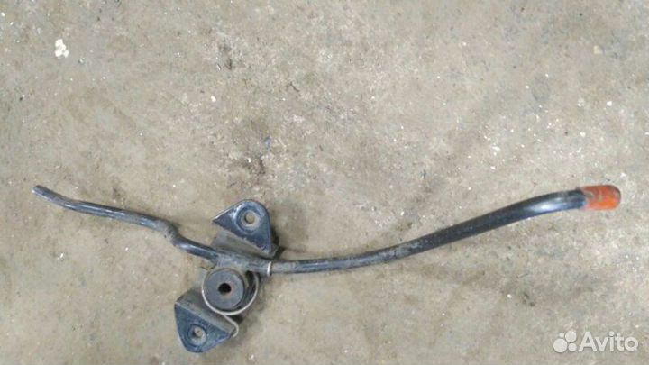 Крюк капота Skoda Octavia