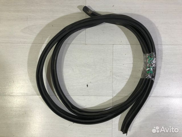 Уплотнитель двери передний правый KIA RIO 3 1.4 мт