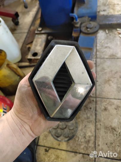 Эмблема передняя Renault Scenic 2 2003-2008