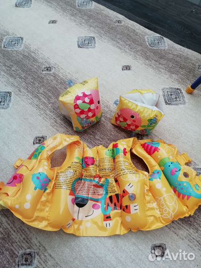 Жилет для плавания