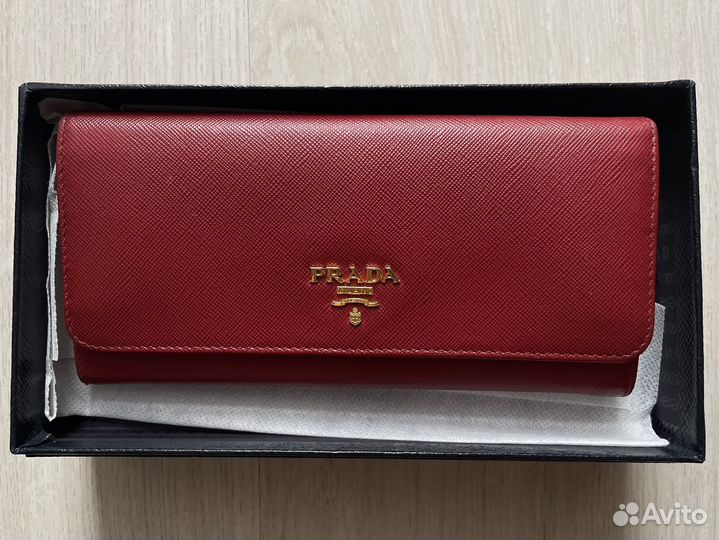 Кошелек Prada женский оригинал едет обратно