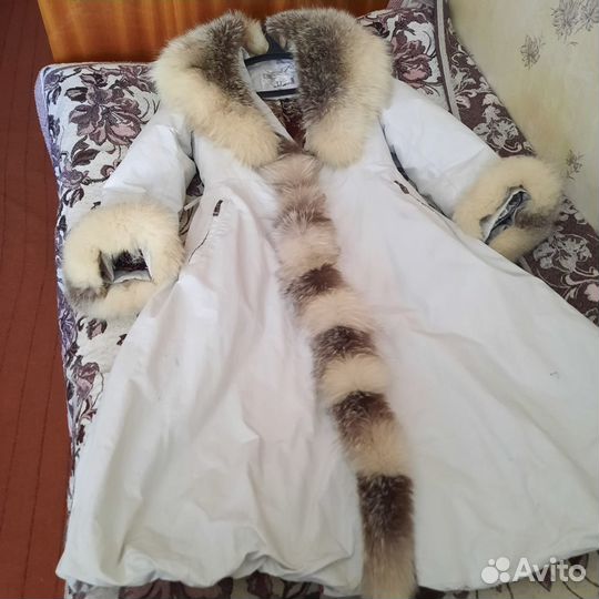 Пальто с меховым воротником