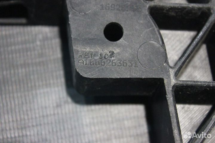 Кронштейн бампера переднего - Mercedes-Benz M-W166