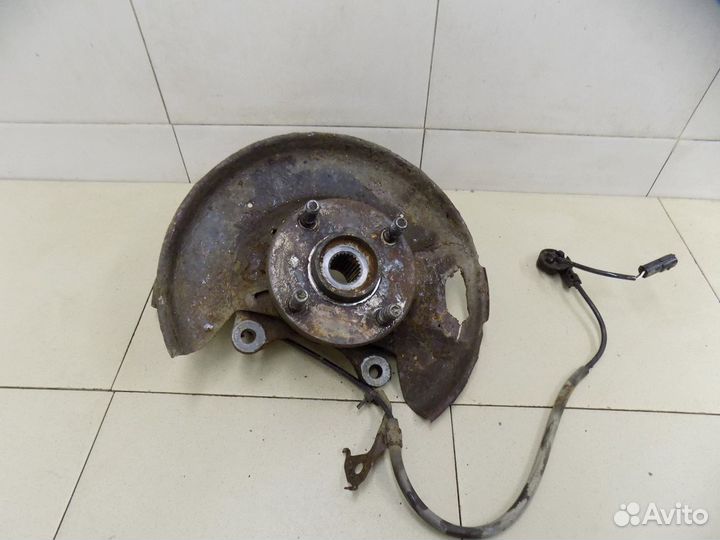 Кулак поворотный передний левый M2 (2010-1014)