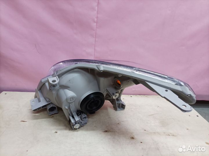 Фара правая Toyota Prado 120 2003-2009