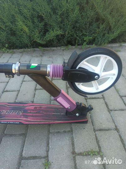 Самокат Roces до 100кг