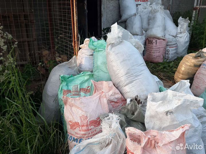 Куриный помет в мешках