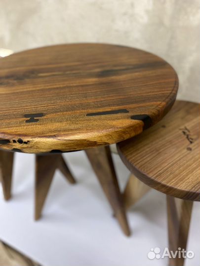 Журнальный столик из массива ореха