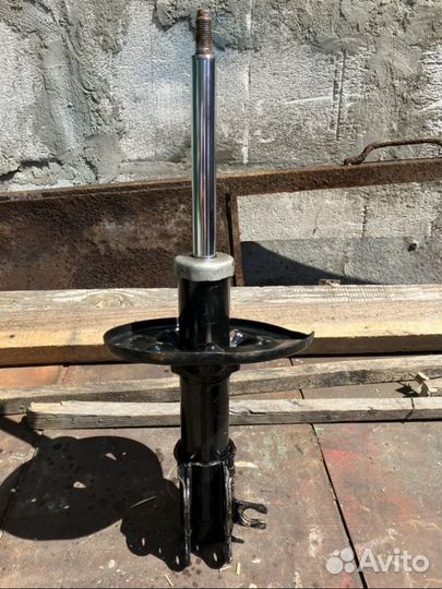 Амортизатор передний Mazda Xedos 6, 626 оригинал R