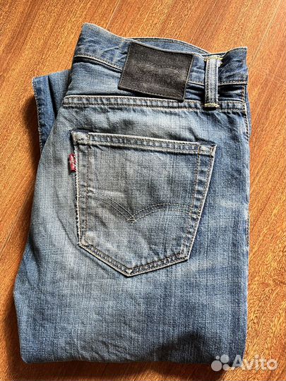 Джинсы Levis