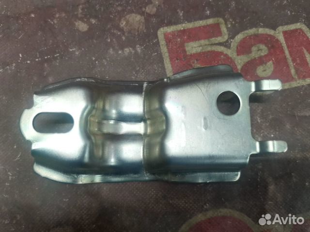 Кронштейн левый Citroen C4