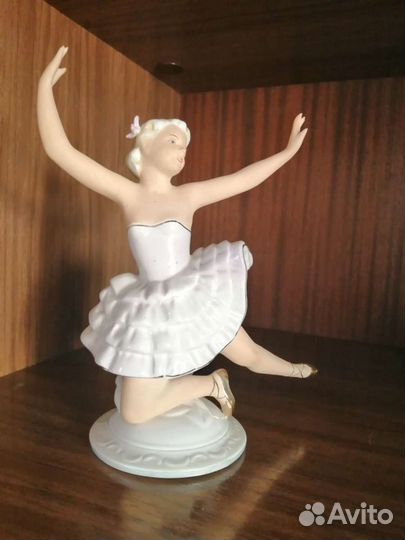 Антиквариат. Статуэтка Балерина
