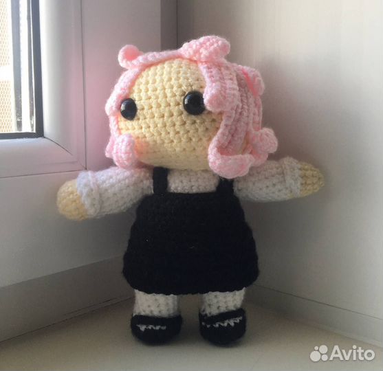Вязаная кукла ручной работы