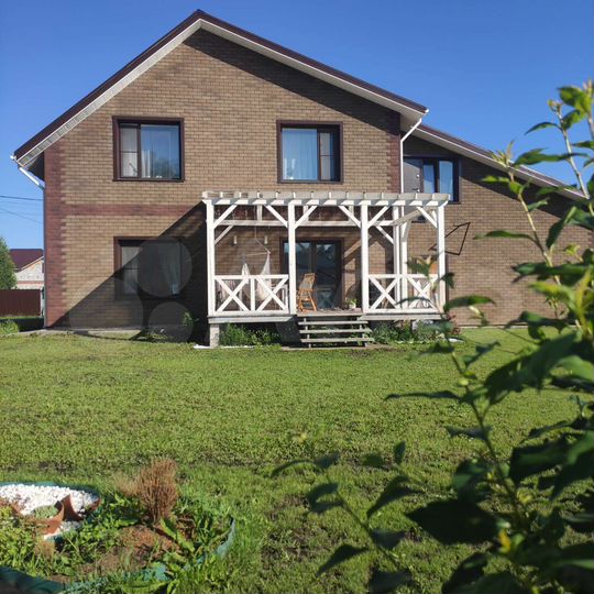 Коттедж 293 м² на участке 10 сот.