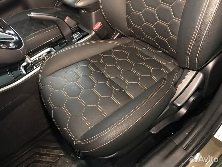 Чехлы на Mitsubishi Outlander 3 рестаилинг